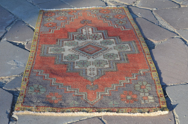 Vintage Handmade Turkish small area rug doormat for home decor, bathroom rug, area oushak rug bathroom mat kitchen kilim rug, rug 3.4x1.6, 664706