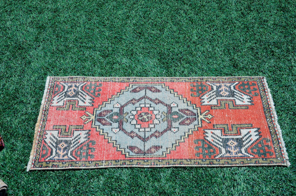 Unique Turkish Vintage small area rug doormat for home decor, bathroom rug, area oushak rug bathroom mat kitchen rug  kilim rug, rug 3,3X1,8, 665528