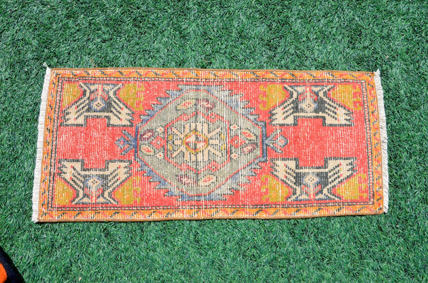 Vintage Handmade Turkish small area rug doormat for home decor, bathroom rug, area oushak rug bathroom mat kitchen kilim rug, rug 3.3X1.4, 665821